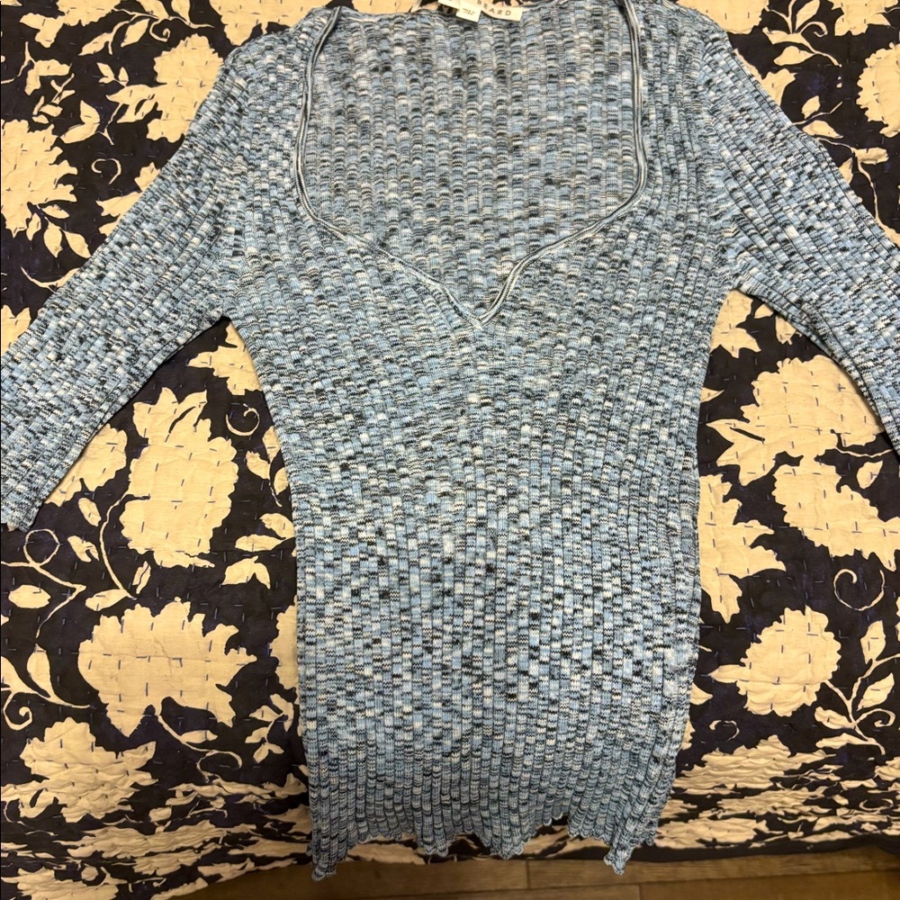 Cute blue top!